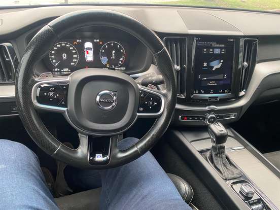 VOLVO-XC60-2017