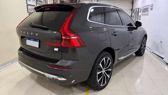 VOLVO-XC60-2022