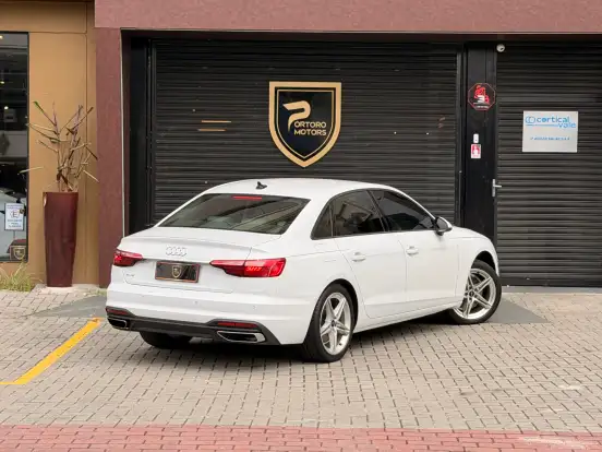 AUDI-A4-2021