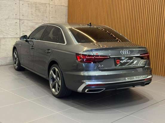 AUDI-A4-2024