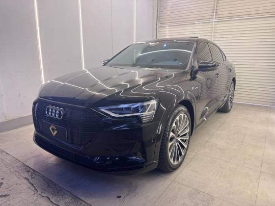 AUDI E-TRON ELÉTRICO PERFORMANCE BLACK QUATTRO