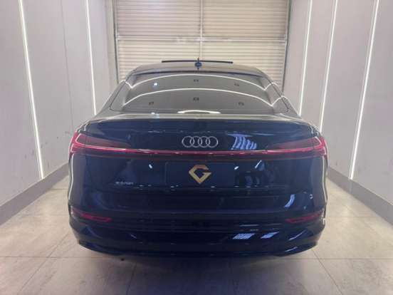 AUDI-E-TRON-2022