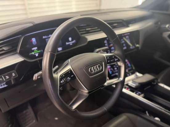 AUDI-E-TRON-2022