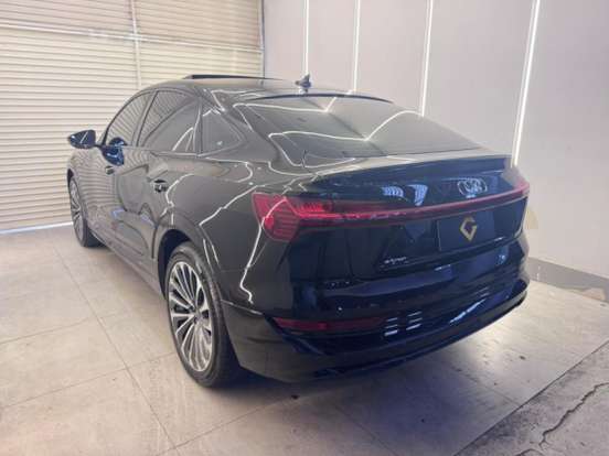 AUDI-E-TRON-2022