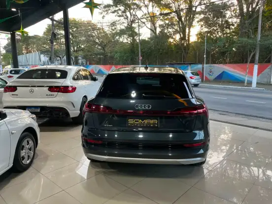 AUDI-E-TRON-2020