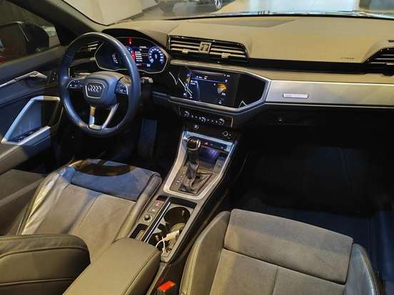 AUDI-Q3-2021