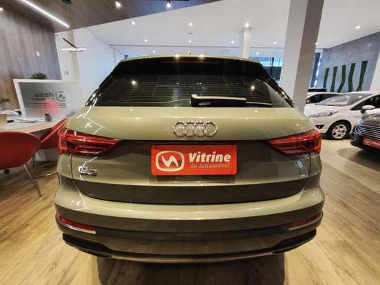AUDI-Q3-2021