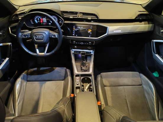 AUDI-Q3-2021