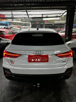 AUDI-Q3-2023
