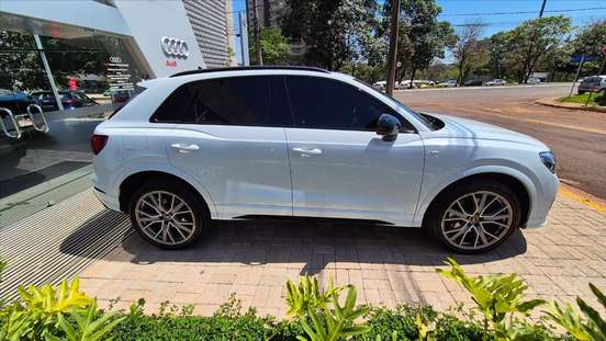 AUDI-Q3-2023