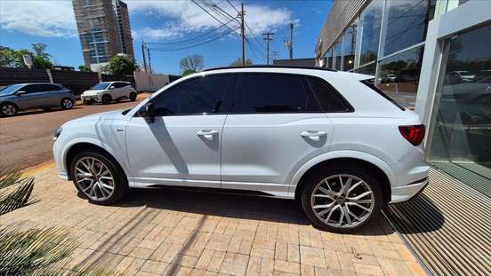 AUDI-Q3-2023