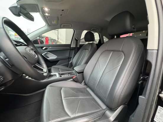 AUDI-Q3-2022