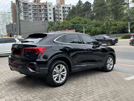 AUDI-Q3-2022
