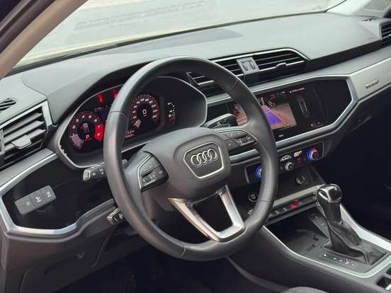AUDI-Q3-2022