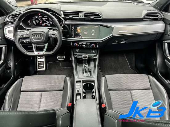 AUDI-Q3-2023