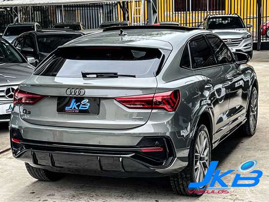 AUDI-Q3-2023