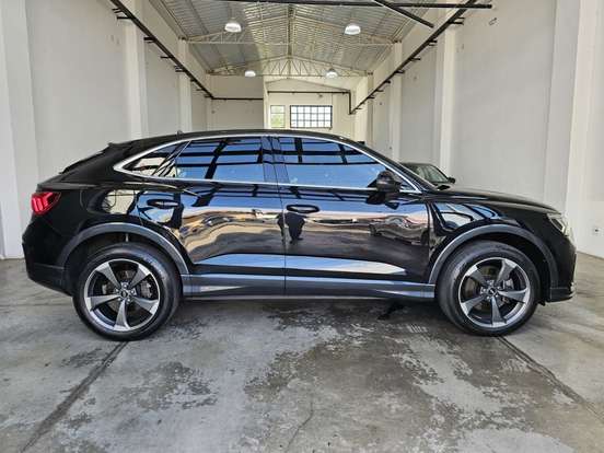 AUDI-Q3-2022