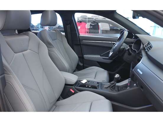AUDI-Q3-2024