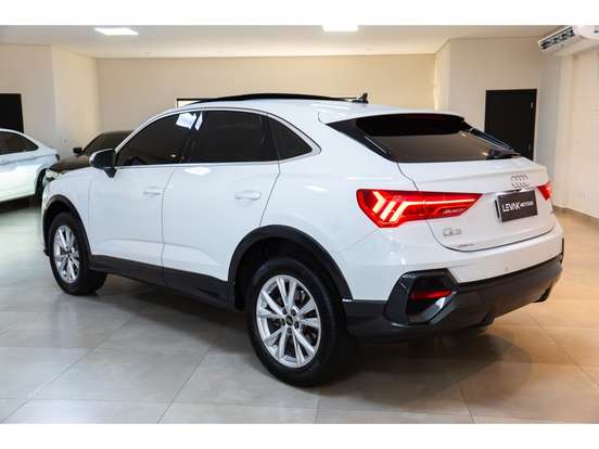 AUDI-Q3-2022