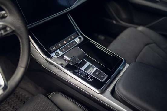 AUDI-Q7-2025