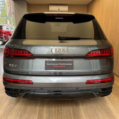 AUDI-Q7-2022