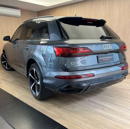 AUDI-Q7-2022