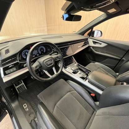 AUDI-Q7-2022