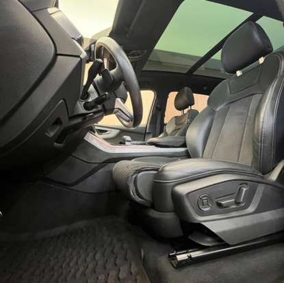 AUDI-Q7-2022