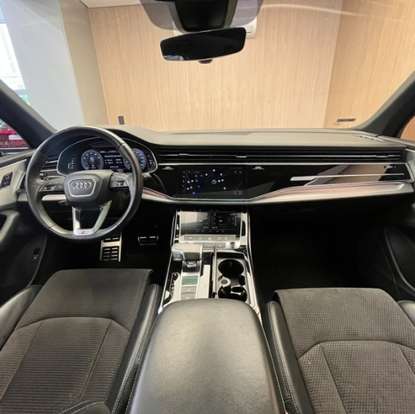 AUDI-Q7-2022