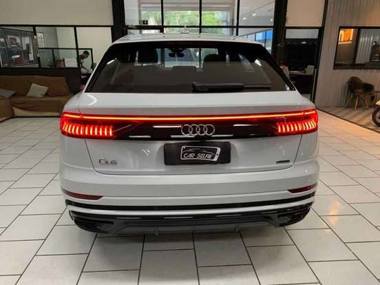 AUDI-Q8-2022