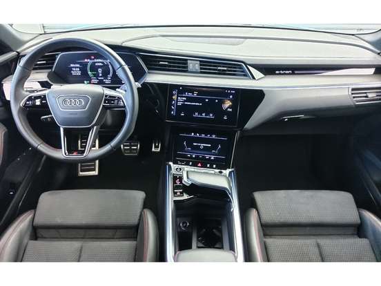 AUDI-Q8 E-TRON-2024