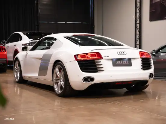 AUDI-R8-2012