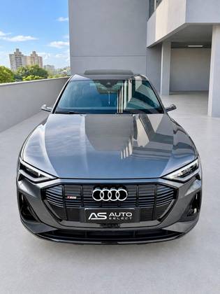 AUDI E-TRON ELÉTRICO PERFORMANCE BLACK QUATTRO