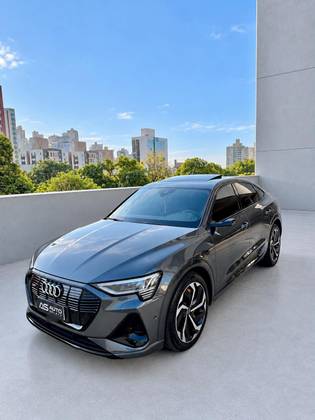 AUDI E-TRON ELÉTRICO PERFORMANCE BLACK QUATTRO