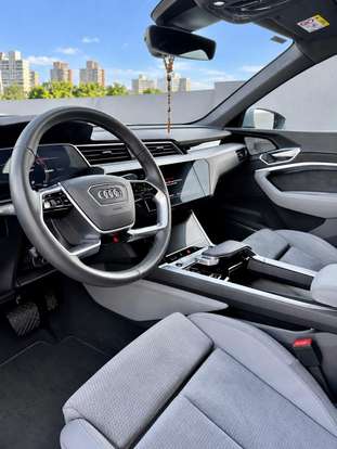 AUDI-E-TRON-2021