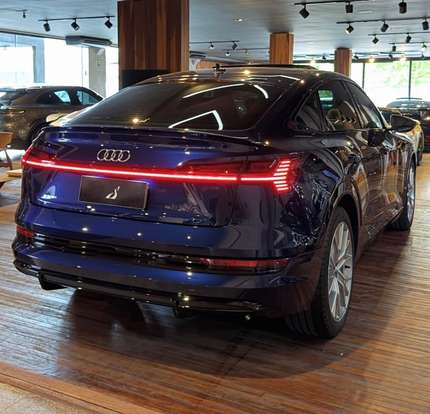 AUDI-E-TRON-2022