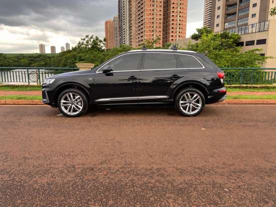 AUDI-Q7-2020