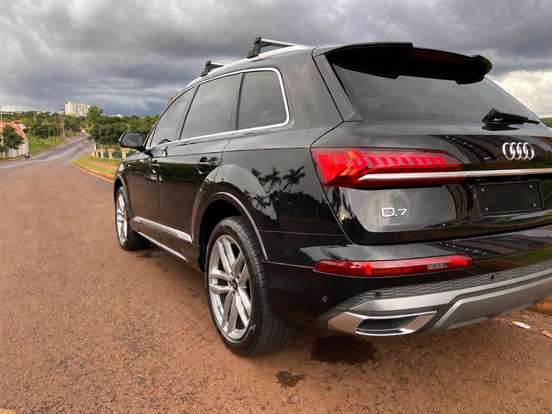 AUDI-Q7-2020