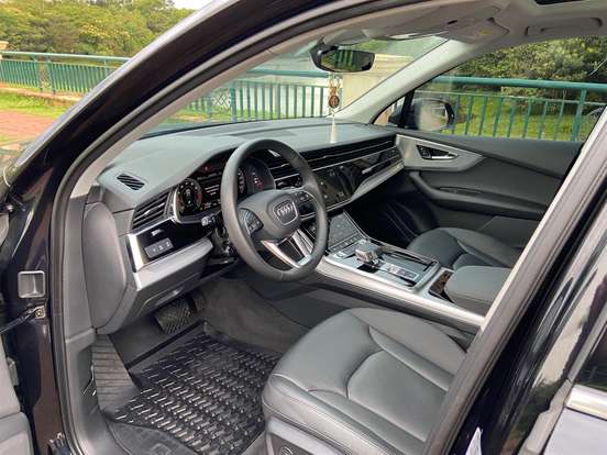 AUDI-Q7-2020
