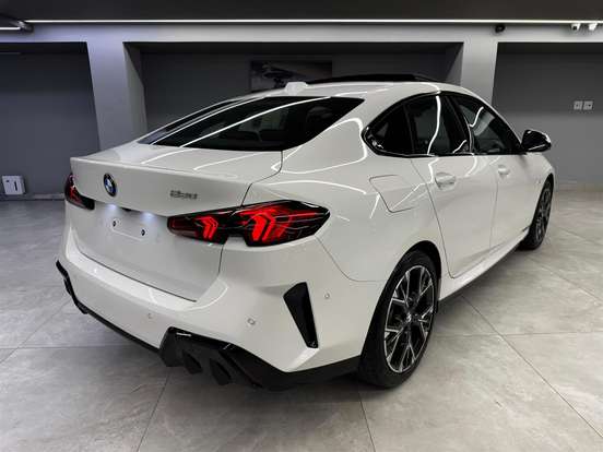 BMW-220i-2025