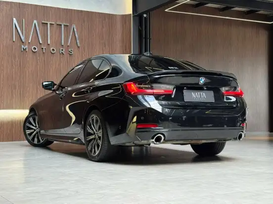 BMW-320i-2023
