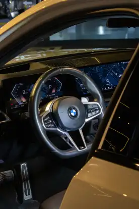 BMW-320i-2024