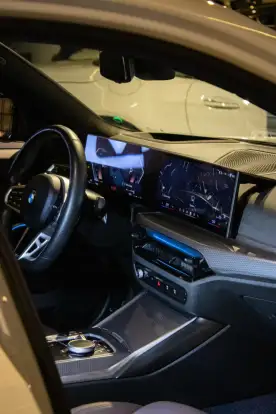 BMW-320i-2024