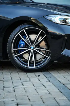 BMW-320i-2024