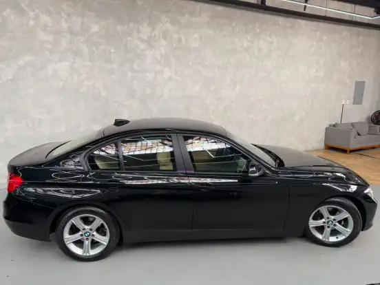 BMW-320i-2013