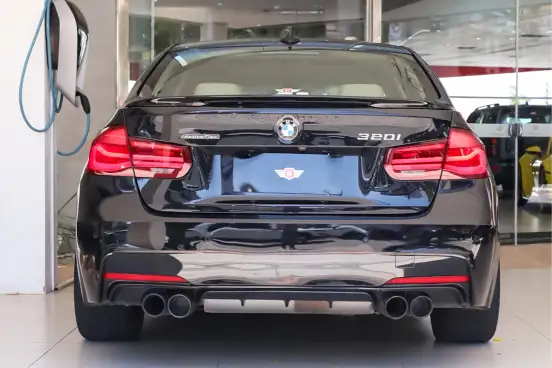 BMW-320i-2018
