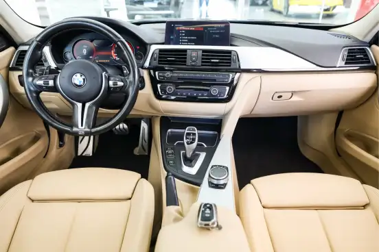 BMW-320i-2018