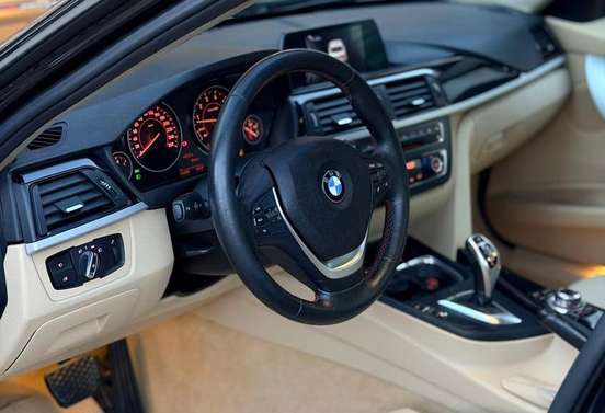 BMW-320i-2015