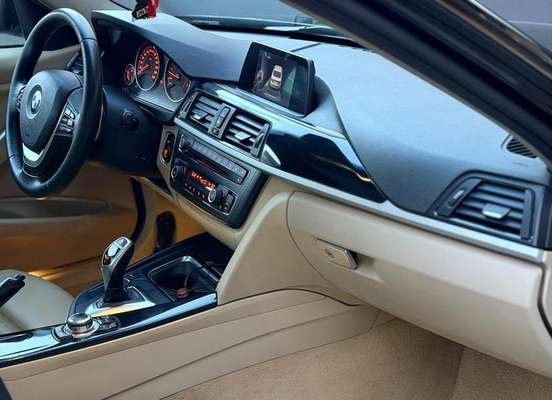 BMW-320i-2015