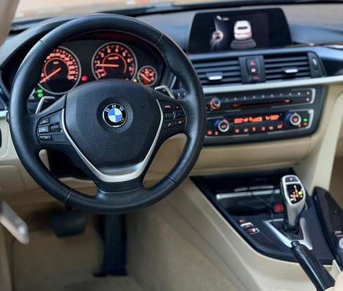 BMW-320i-2015